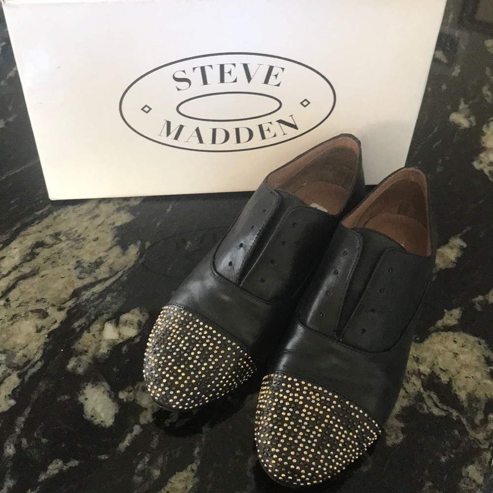 Black studded toe Oxford shoes